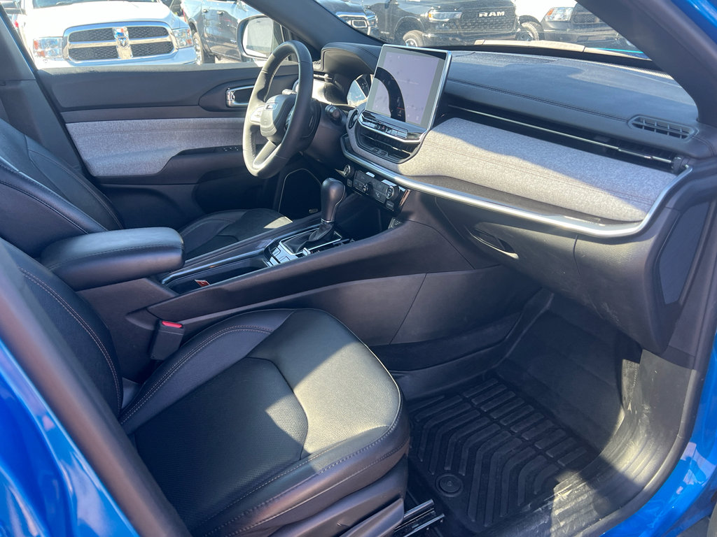 Used 2023 Jeep Compass Latitude w/ Sun and Sound Group image 16