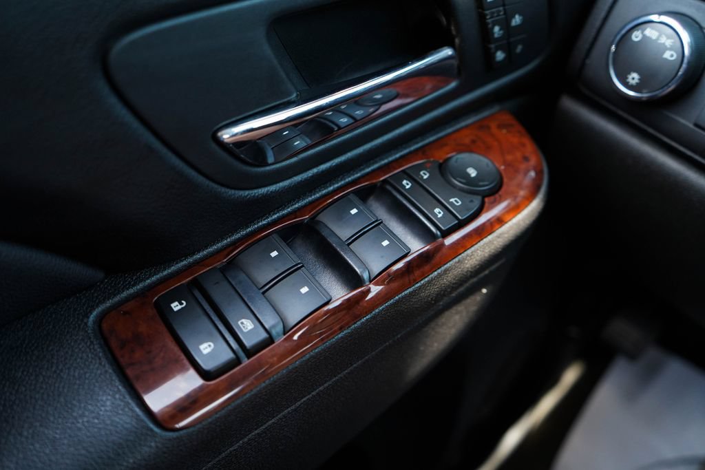 Used 2013 Chevrolet Avalanche LTZ RWD image 30