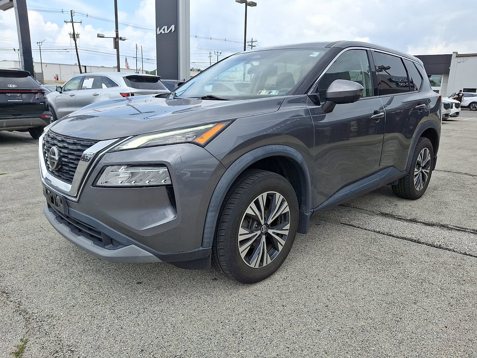 Used 2021 Nissan Rogue SV AWD/4WD image 3