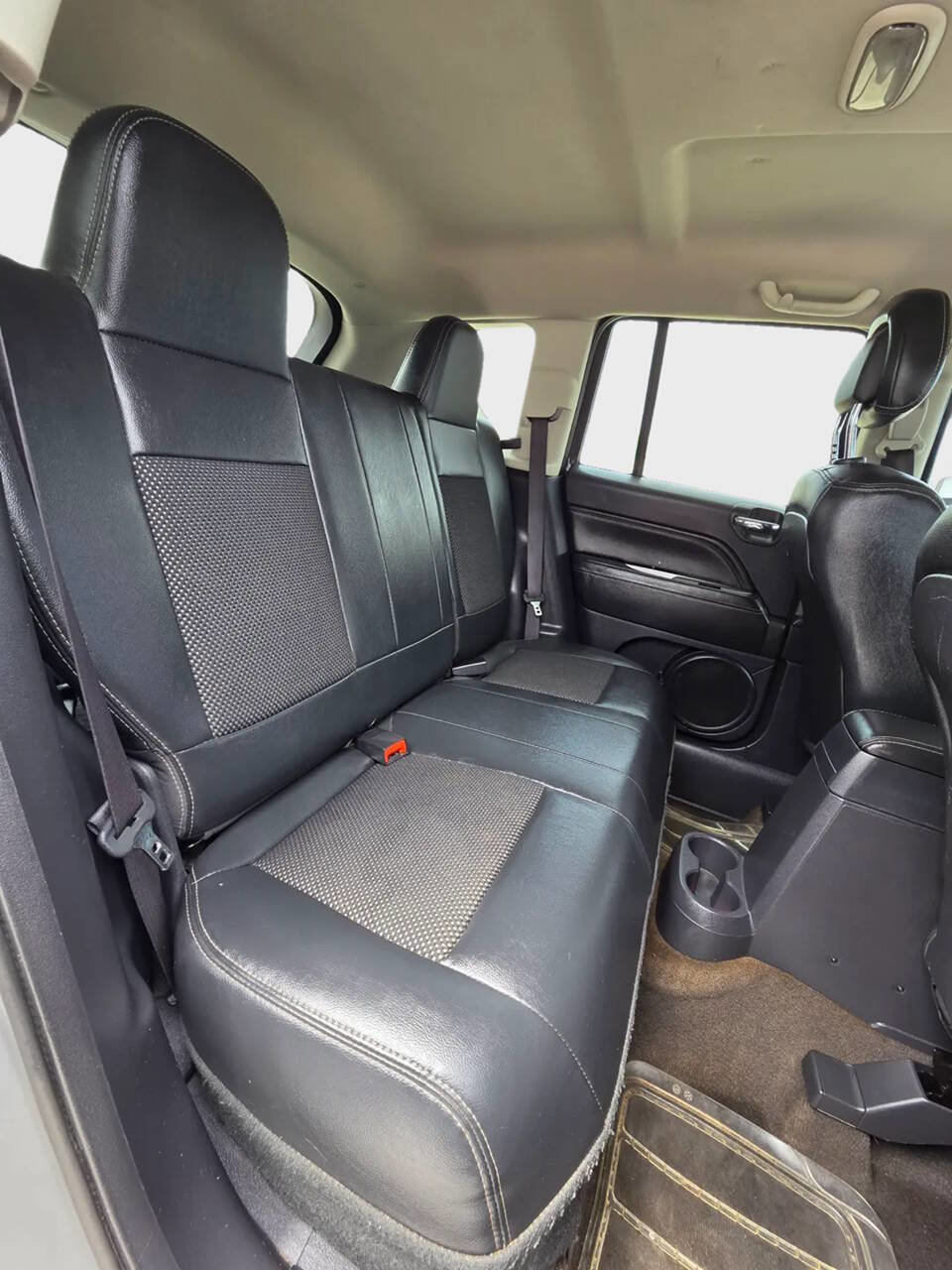 Used 2017 Jeep Compass Latitude FWD image 14