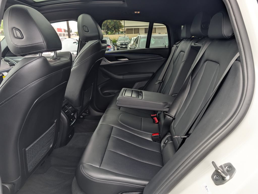 Used 2022 BMW X4 xDrive30i w/ Parking Assistance Package AWD/4WD image 17