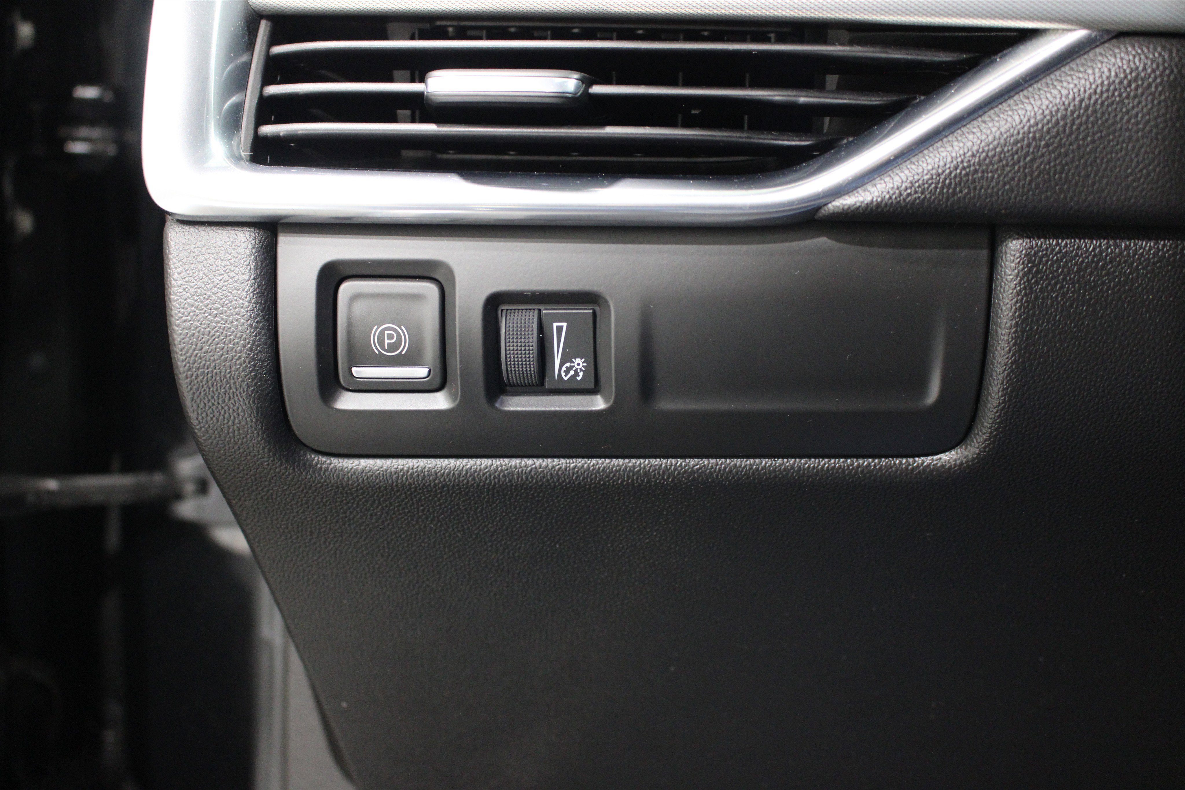 Used 2021 Cadillac XT4 Premium Luxury image 11