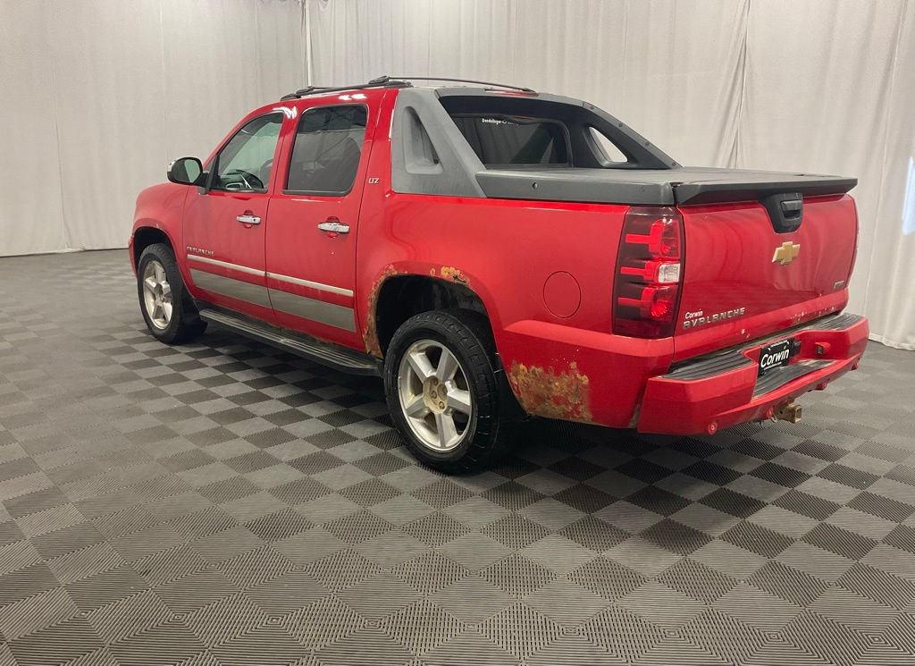 Used 2012 Chevrolet Avalanche LTZ AWD/4WD image 4
