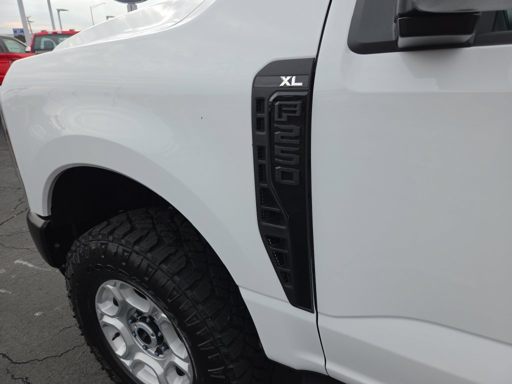 New 2027 Ford F250 XL w/ XL Off-Road 35" Tire Pakckage AWD/4WD image 14