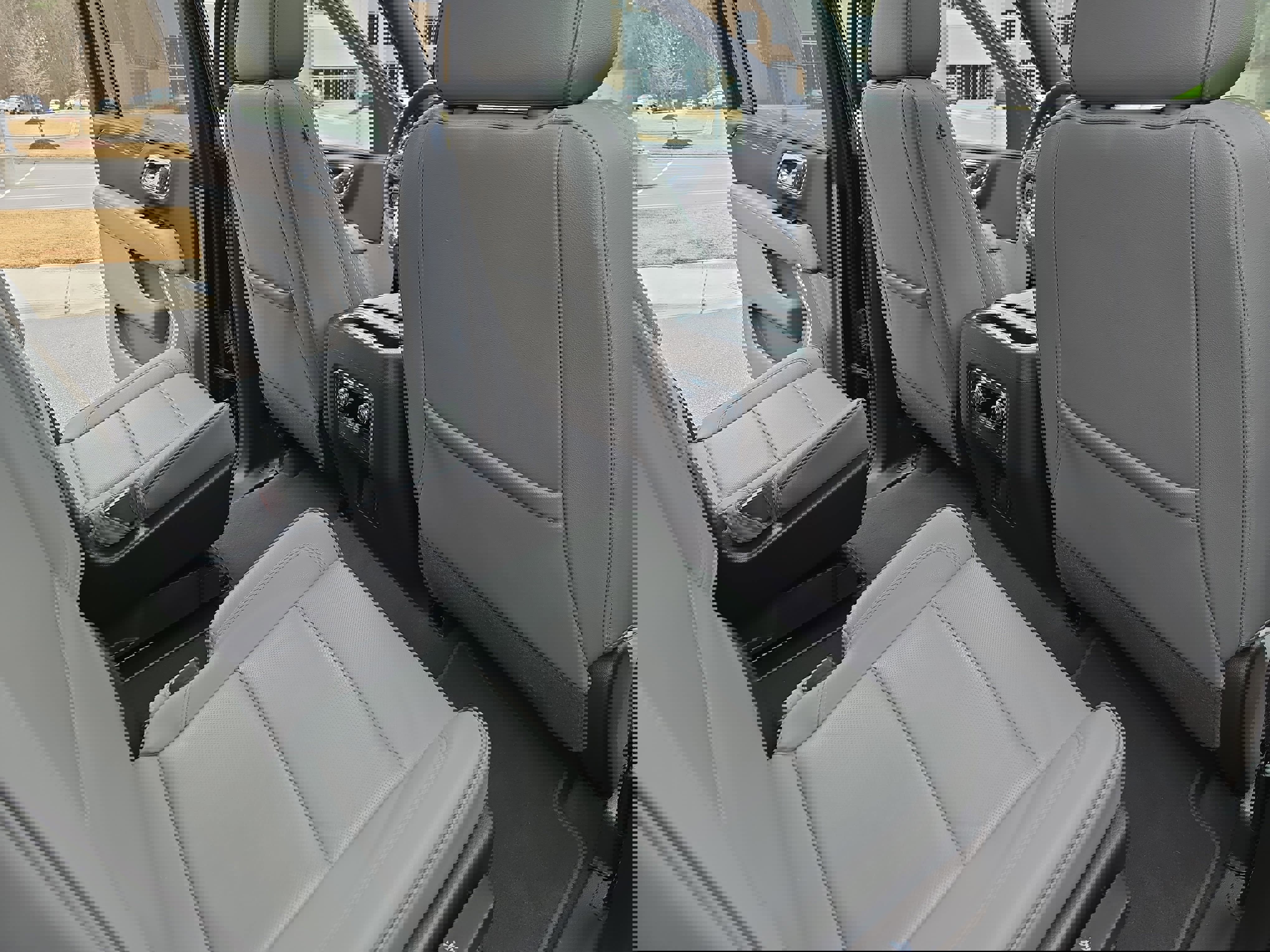 Used 2023 GMC Yukon XL SLT image 11