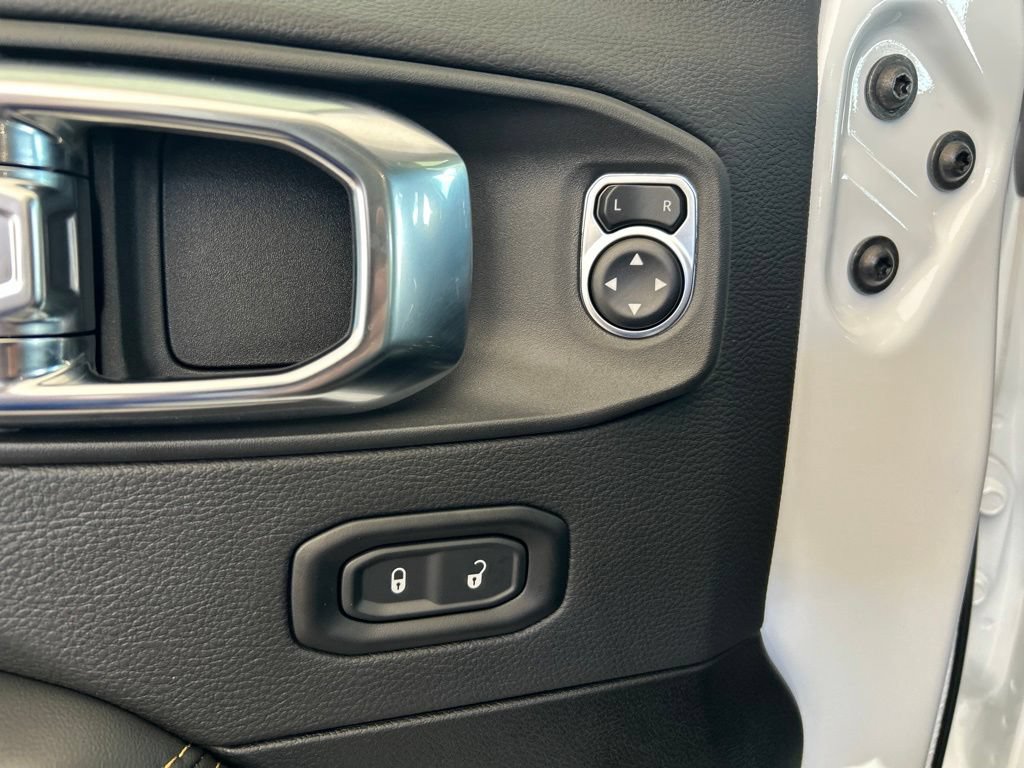 Used 2025 Jeep Wrangler Unlimited Sahara AWD/4WD image 42