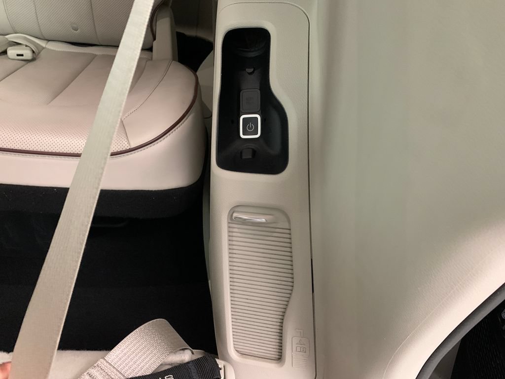 Used 2020 Chrysler Pacifica Limited w/ Advanced Safetytec Group FWD image 21
