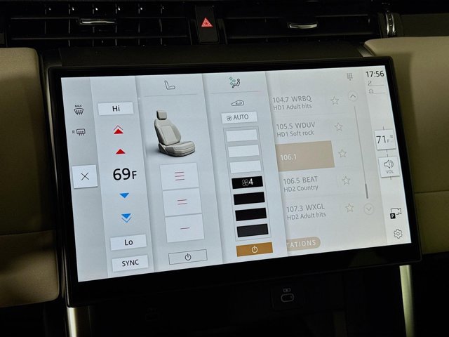 Used 2025 Land Rover Discovery Sport S image 18