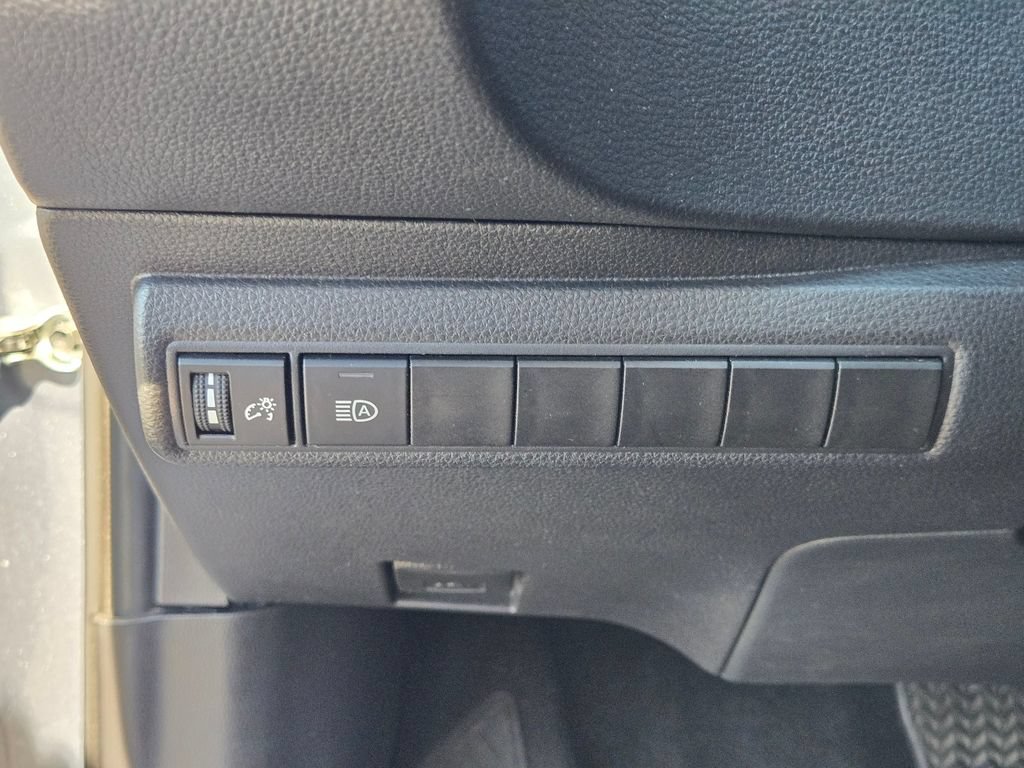 Used 2025 Toyota Corolla LE FWD image 21