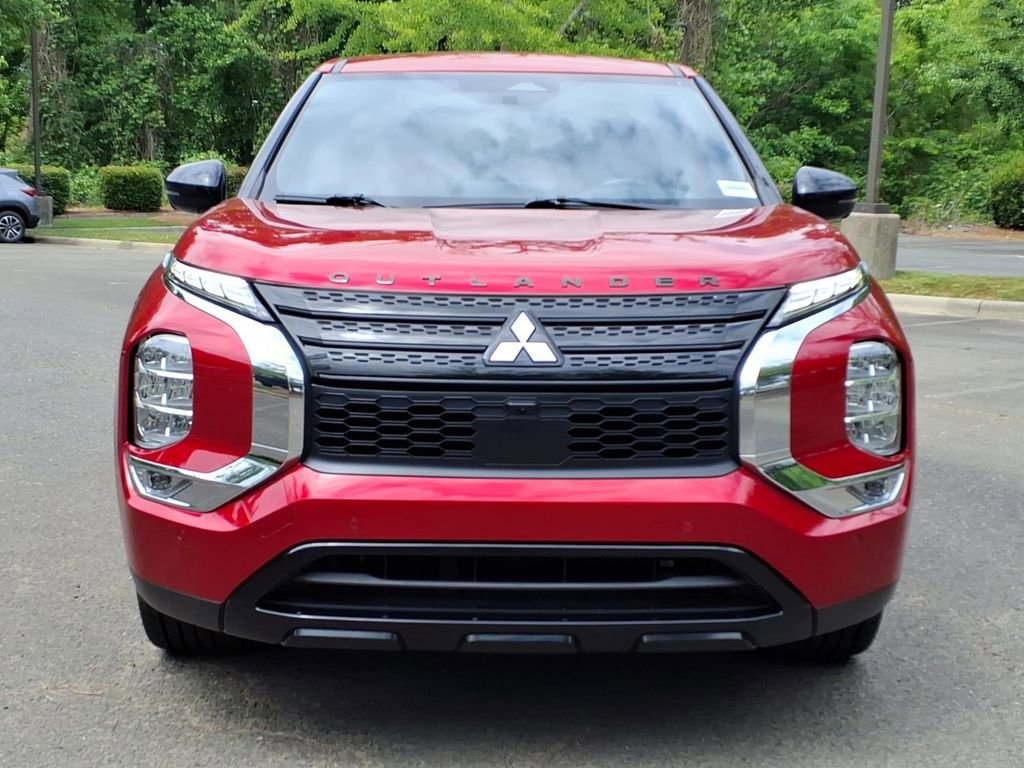Used 2024 Mitsubishi Outlander SE Black Edition FWD image 2