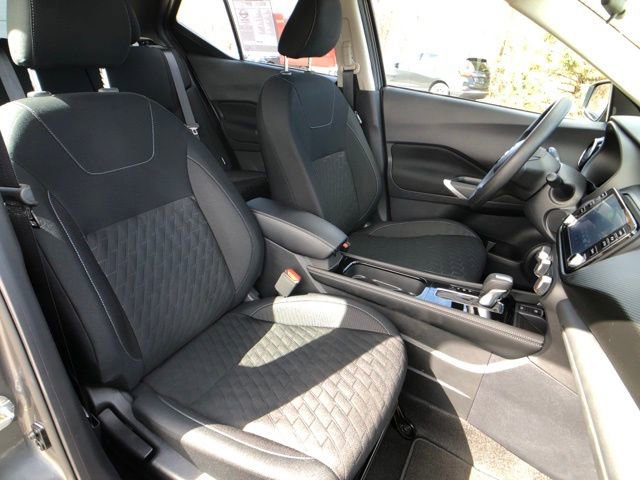 Certified 2024 Nissan Kicks SV image 24