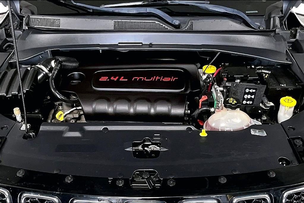 Used 2018 Jeep Compass Latitude w/ Cold Weather Group image 9