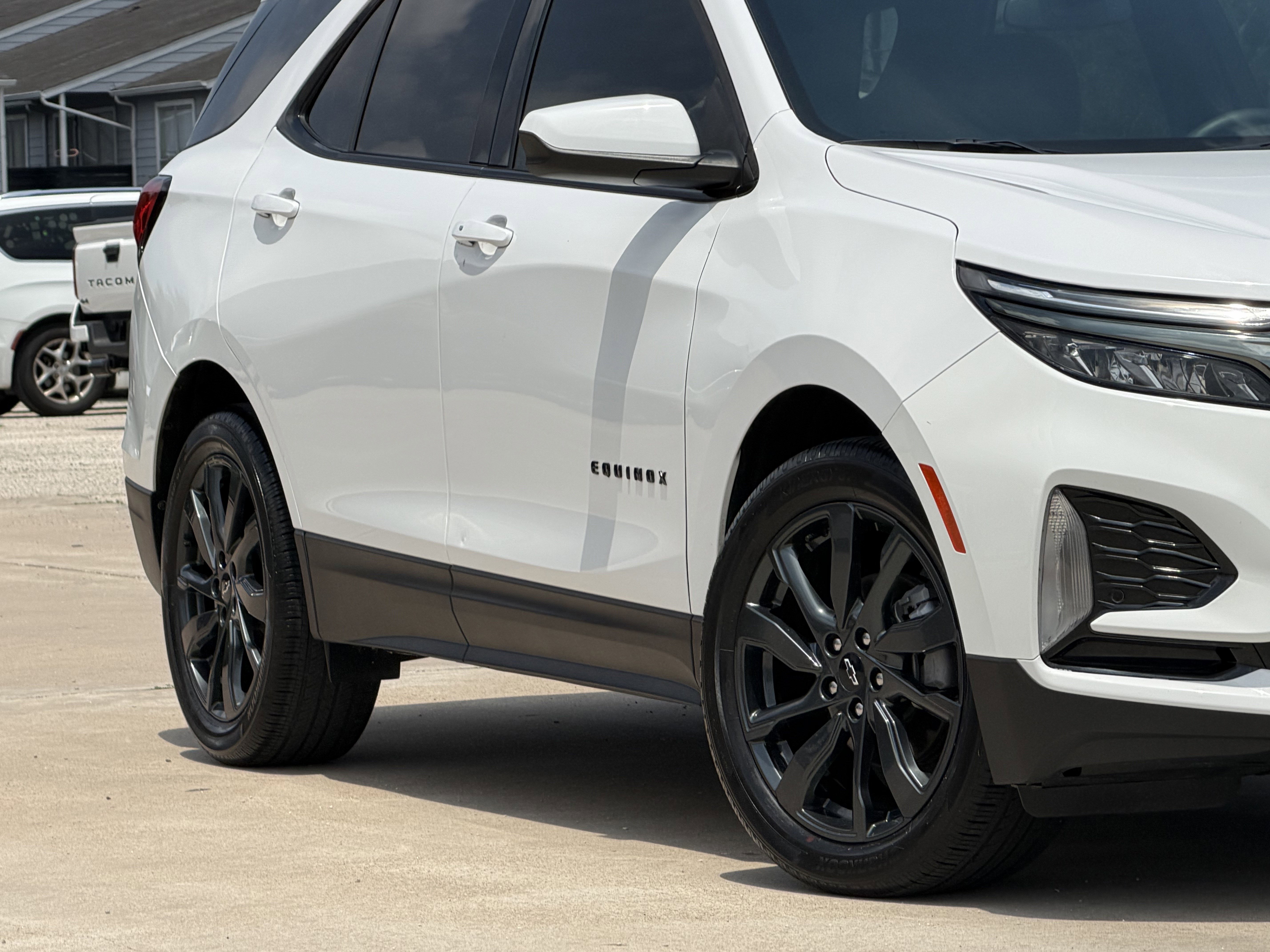Used 2023 Chevrolet Equinox RS w/ LPO, Floor Liner Package FWD image 9