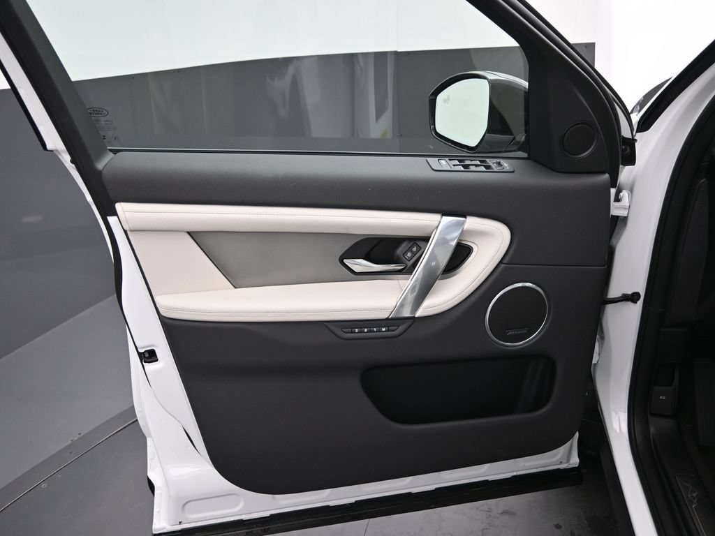 New 2026 Land Rover Discovery Sport Landmark AWD/4WD image 18