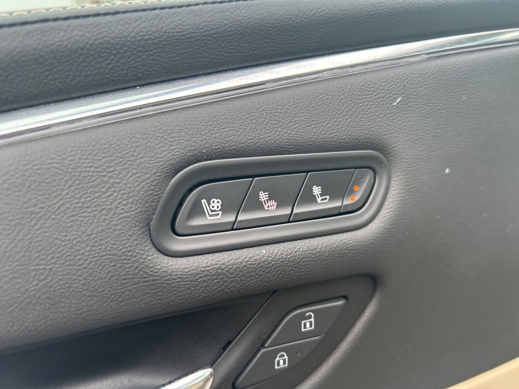 Used 2021 Cadillac Escalade Premium Luxury w/ Performance Package image 26