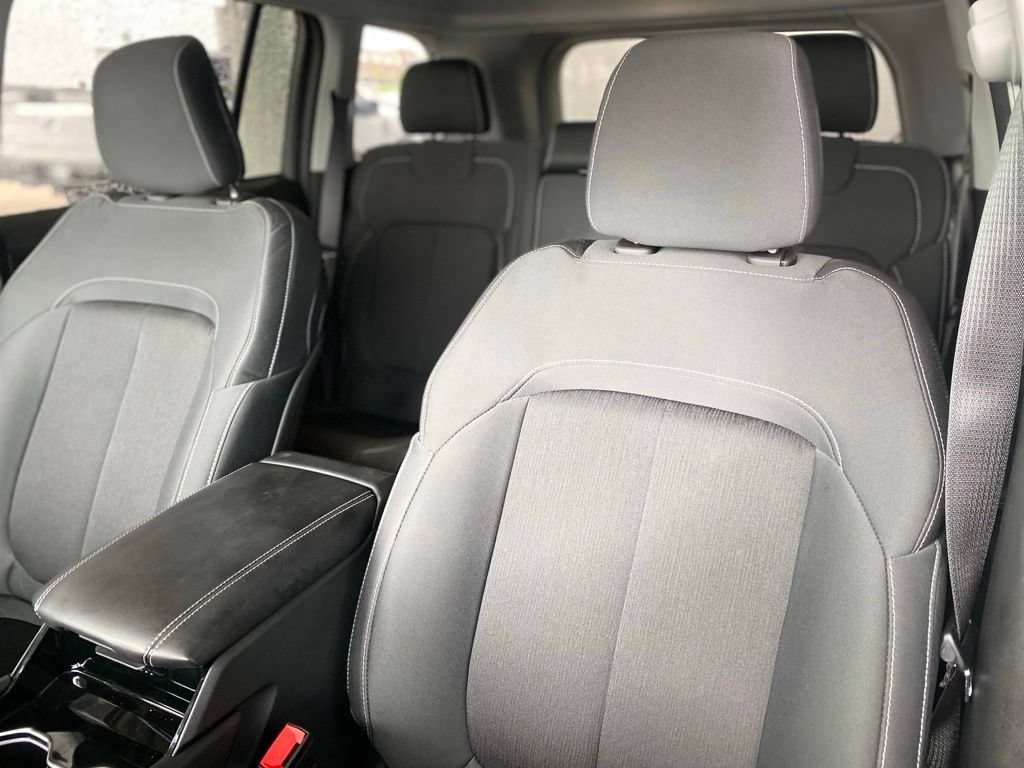 Used 2023 Jeep Grand Cherokee Laredo RWD image 11