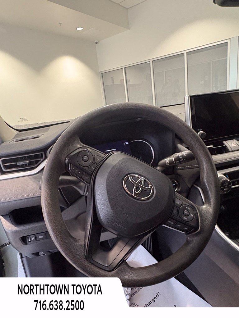 Used 2023 Toyota RAV4 XLE AWD/4WD image 18
