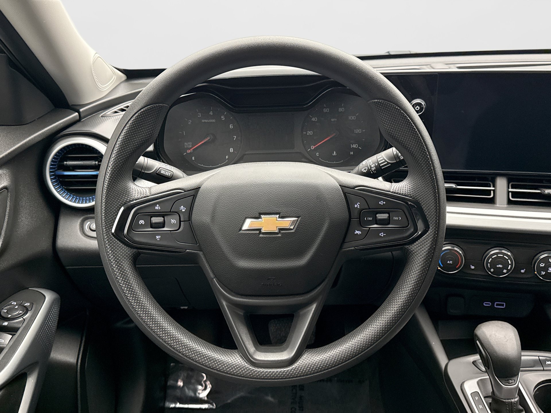 Used 2024 Chevrolet Trax LS w/ LS Convenience Package FWD image 12