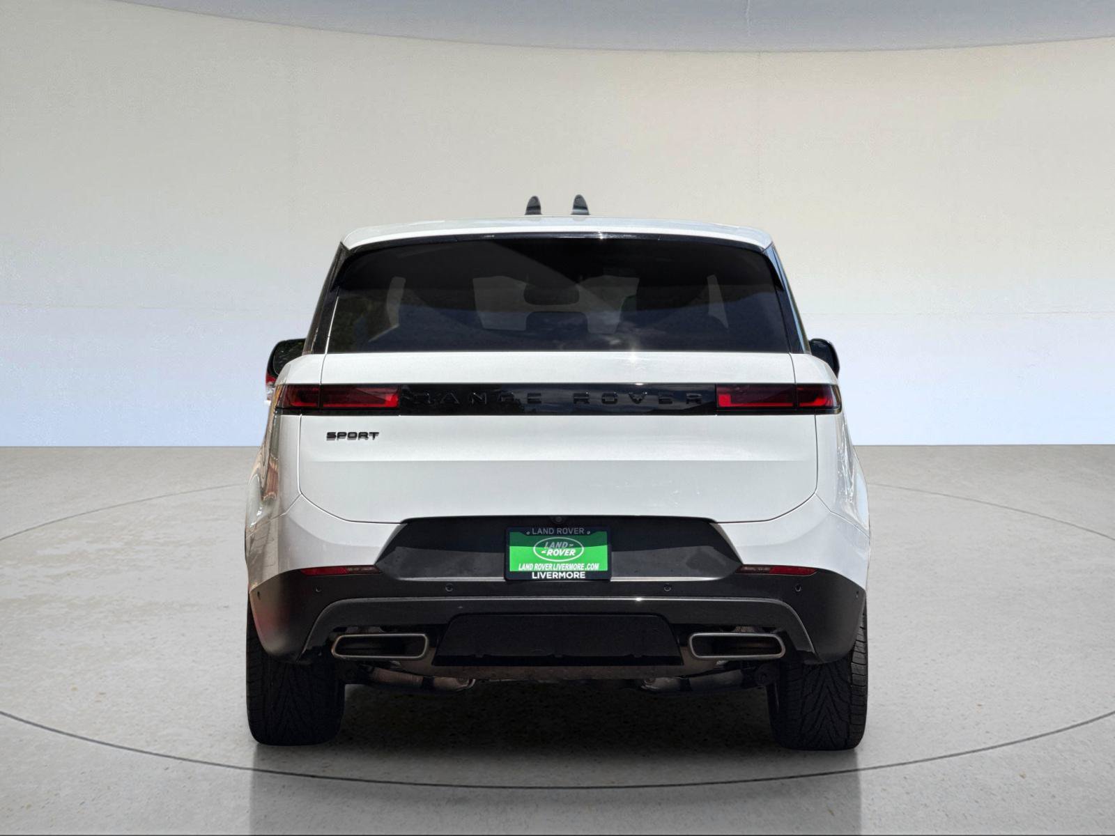 Used 2025 Land Rover Range Rover Sport SE AWD/4WD image 5