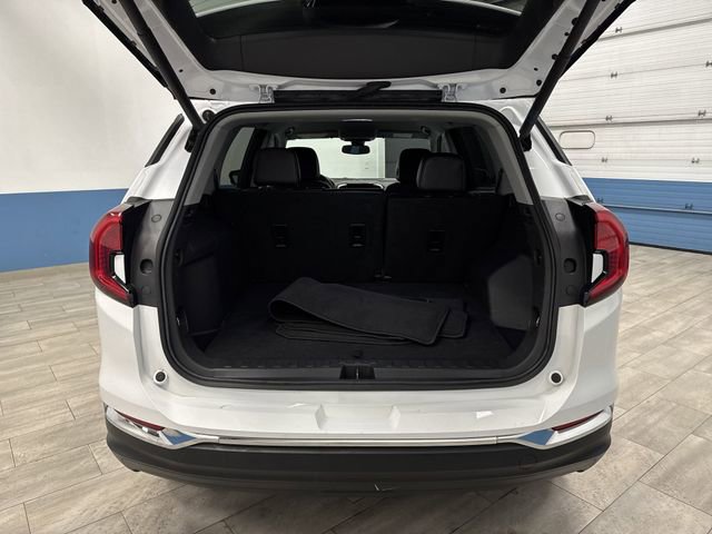 Used 2024 GMC Terrain SLT image 14
