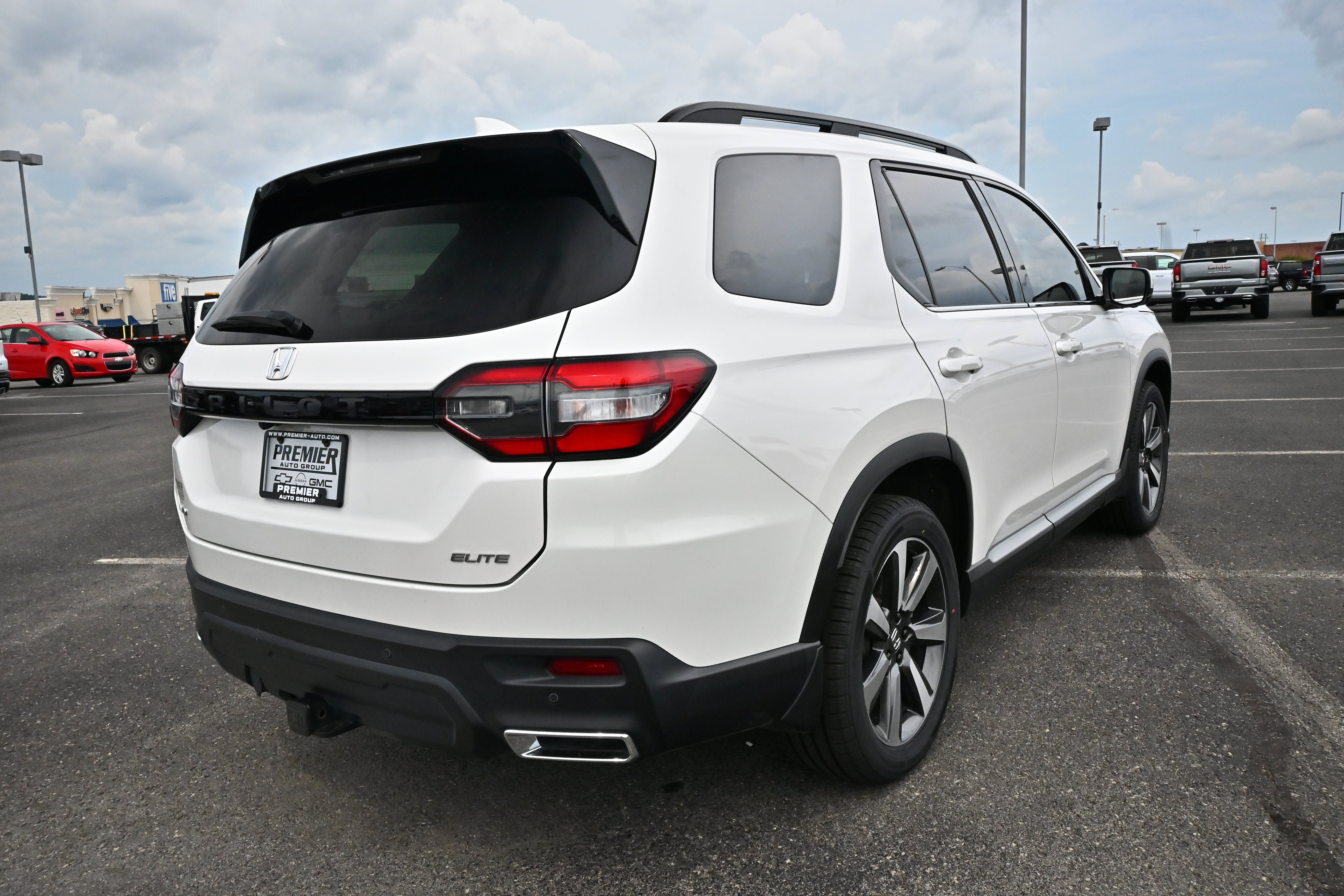 Used 2025 Honda Pilot Elite image 8