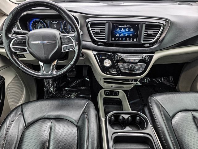 Used 2020 Chrysler Pacifica Touring-L image 38