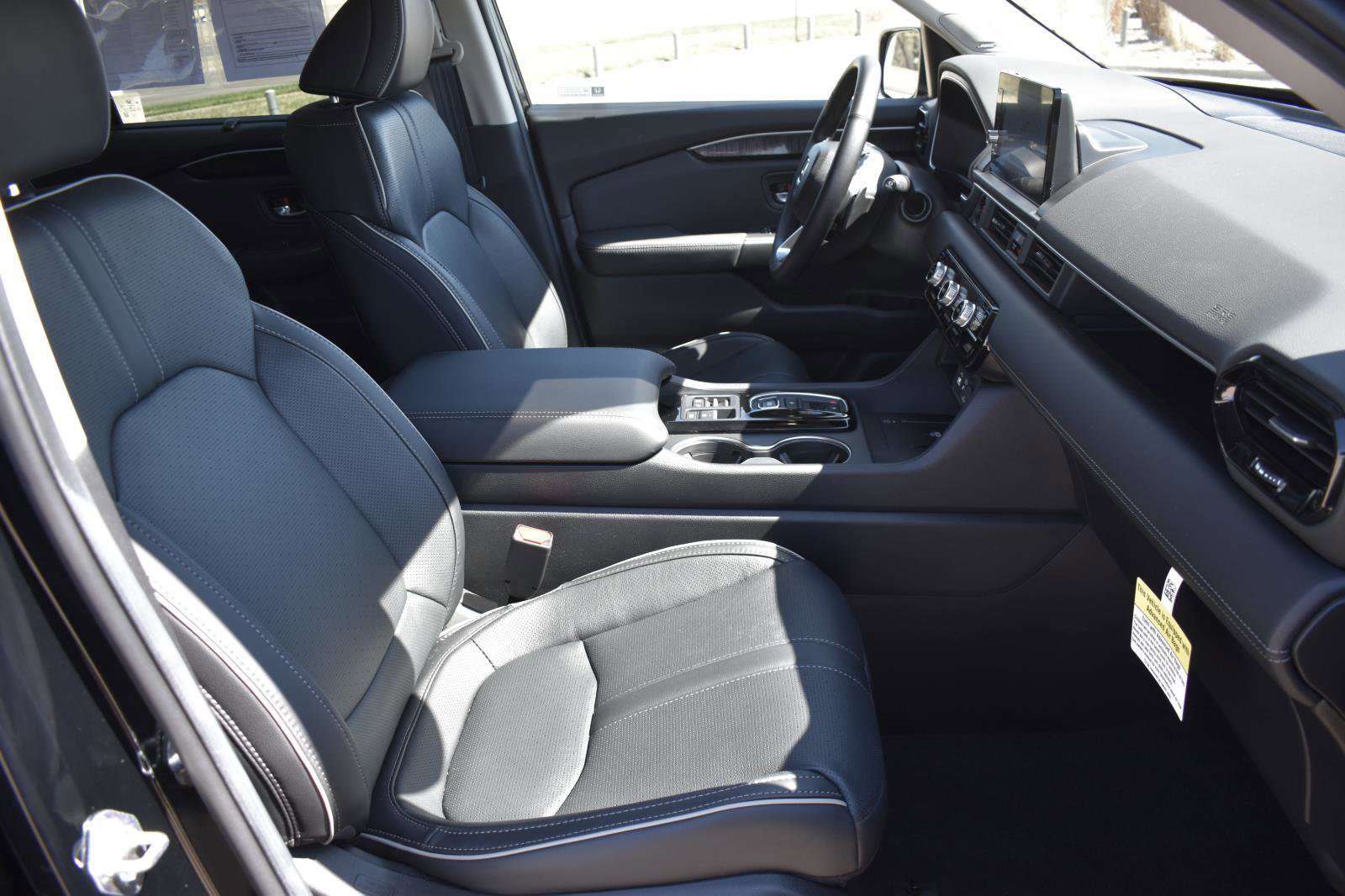 Used 2025 Honda Pilot Elite image 16