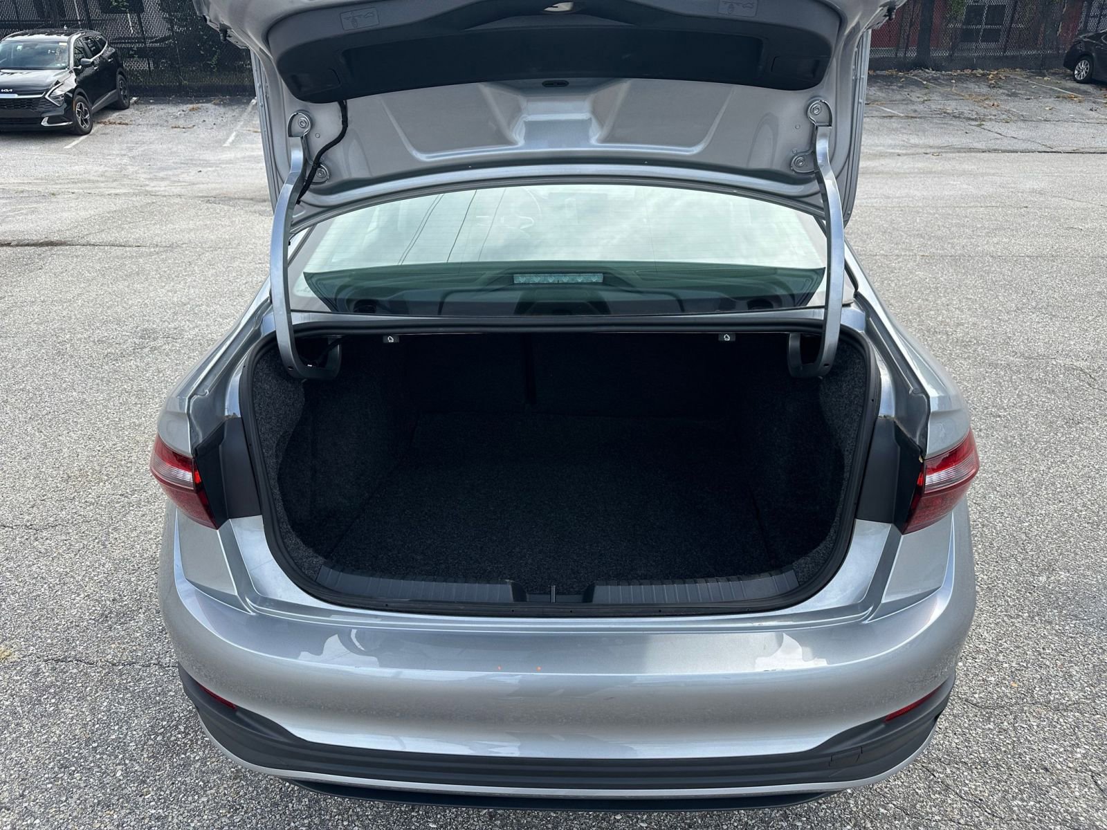 Used 2025 Volkswagen Jetta SE image 30