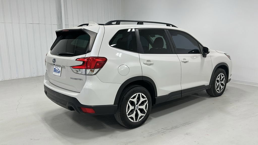Used 2023 Subaru Forester Premium image 5