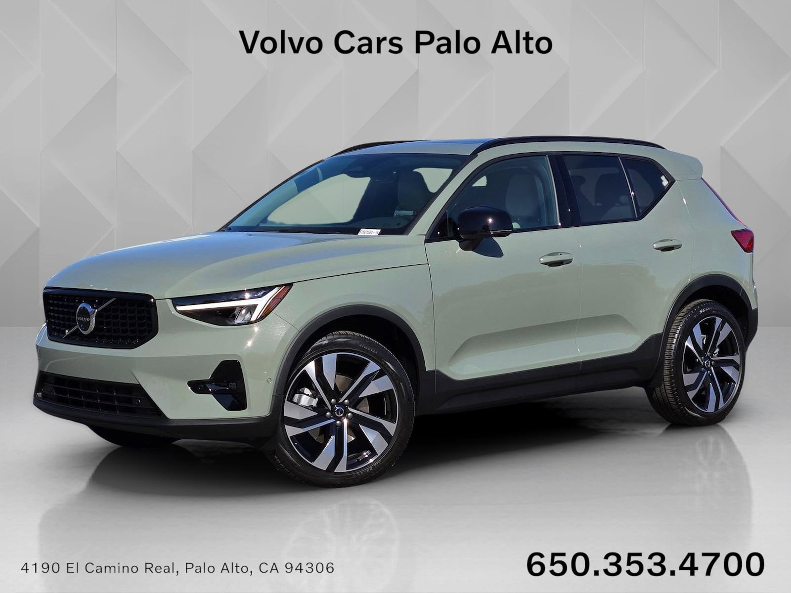 Certified 2025 Volvo XC40 B5 Plus image 1