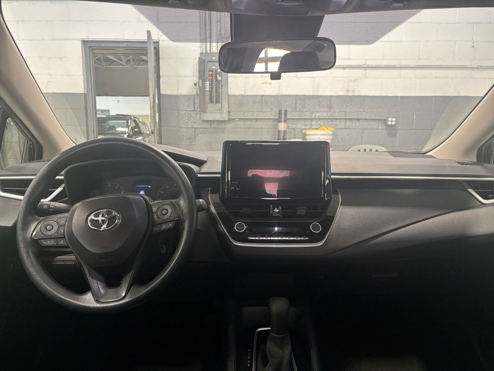 Used 2025 Toyota Corolla LE image 33
