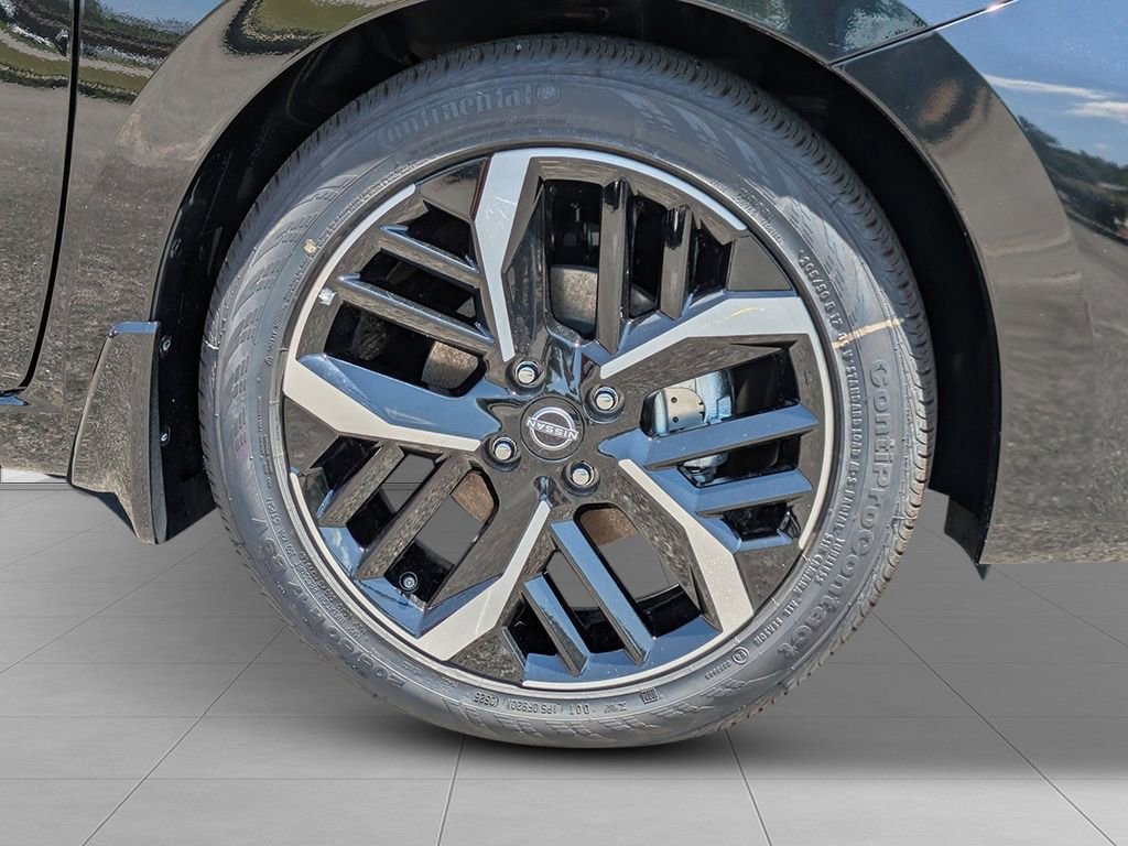 New 2025 Nissan Versa SR w/ Trunk Package image 9