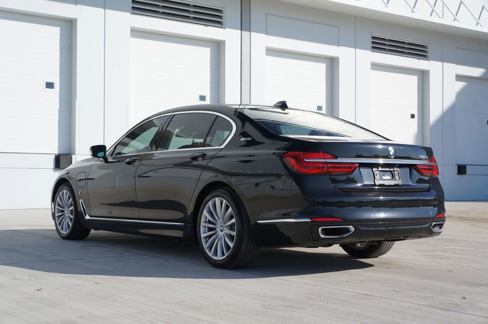 Used 2019 BMW 740e xDrive w/ Executive Package AWD/4WD image 9