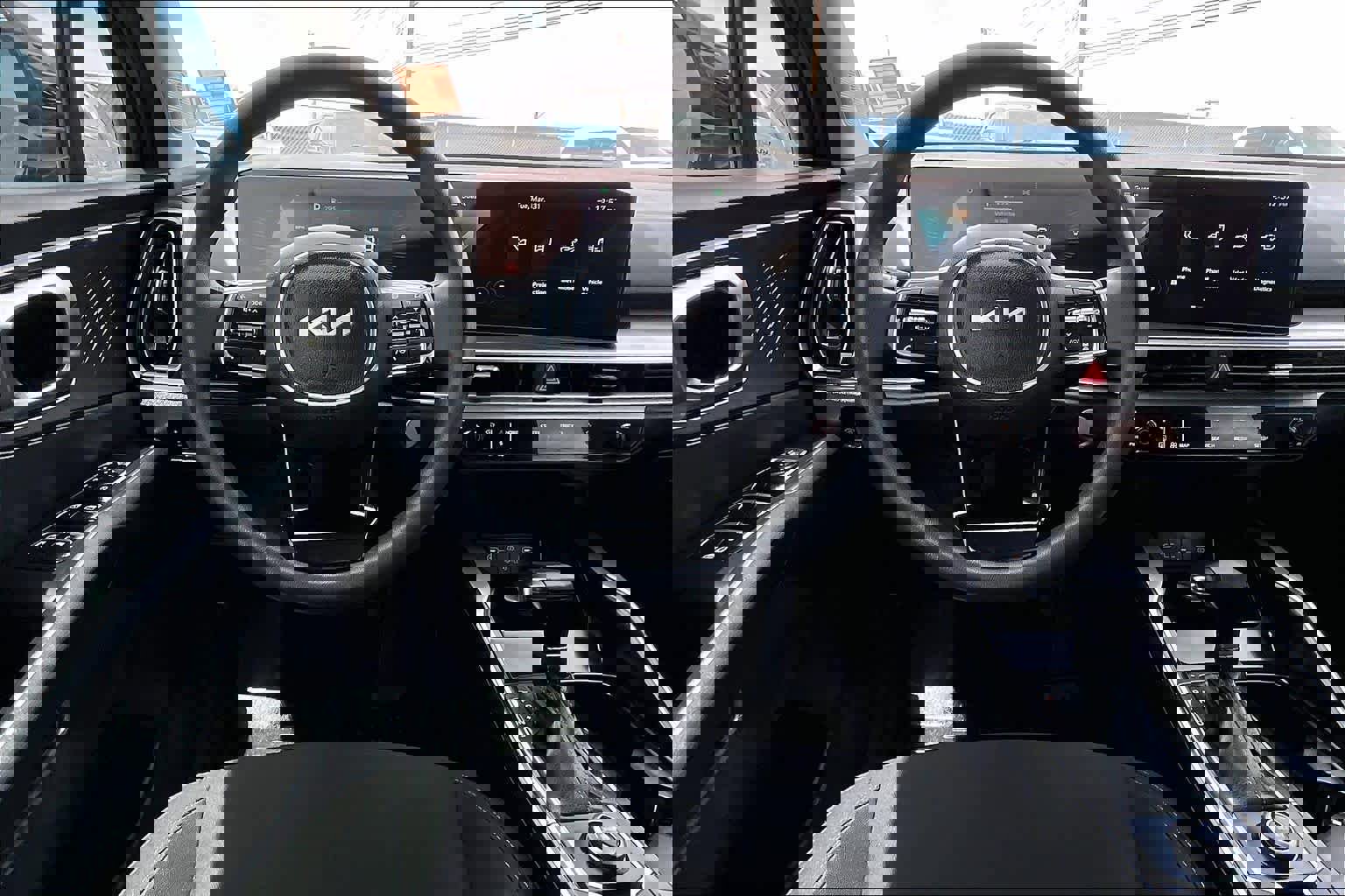 Used 2025 Kia Sorento LX image 6