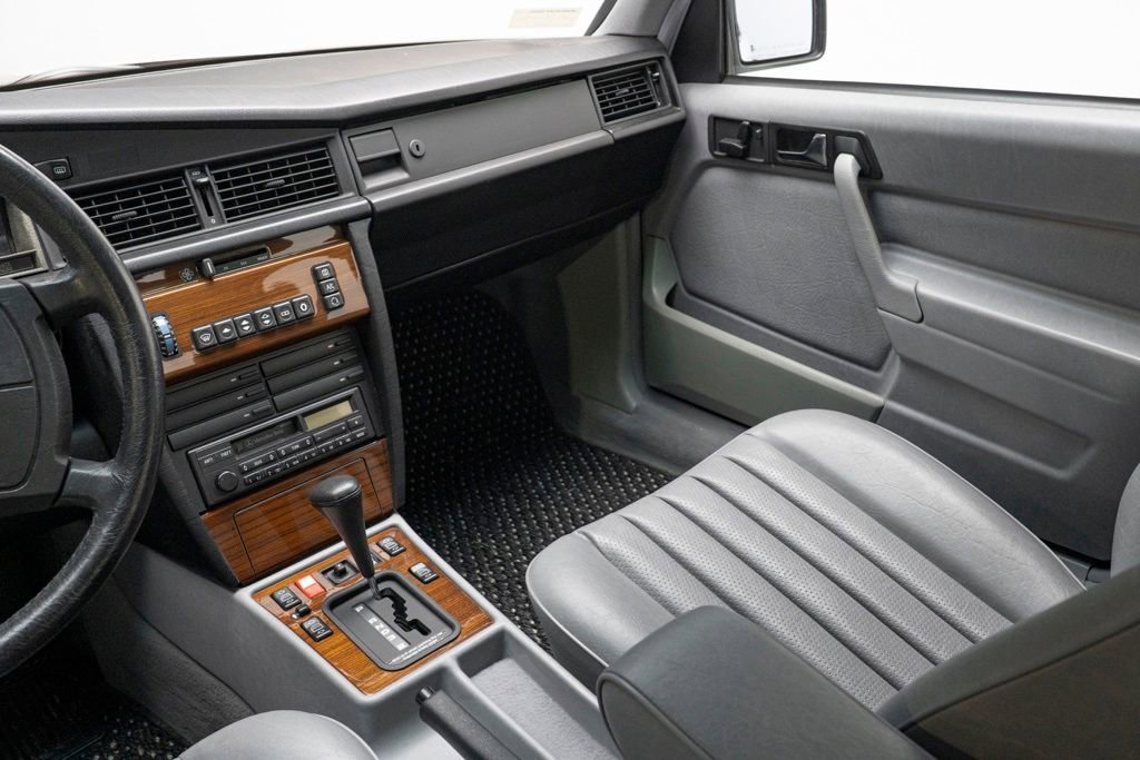 Used 1991 Mercedes-Benz 190 E 2.6 image 24