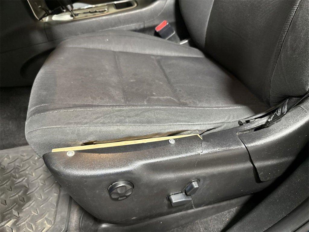 Used 2012 Jeep Grand Cherokee Laredo w/ Laredo E Group image 29