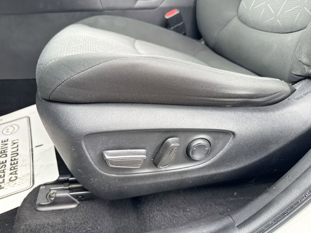 Used 2022 Toyota RAV4 XLE AWD/4WD image 12