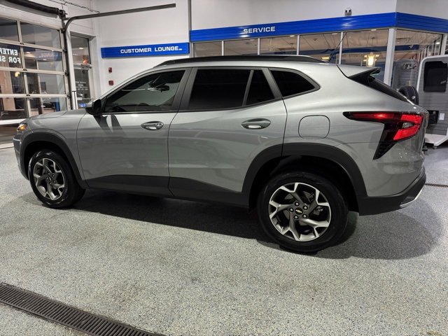 Used 2024 Chevrolet Trax LT w/ Sunroof Package image 5