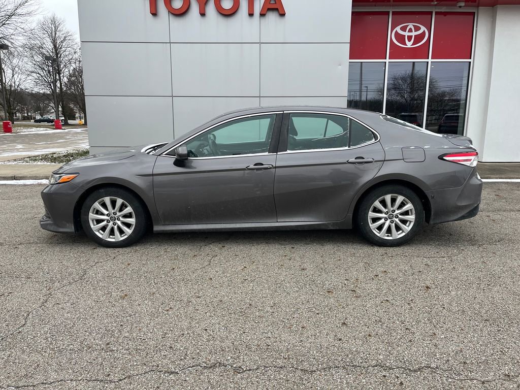 Used 2018 Toyota Camry LE image 29