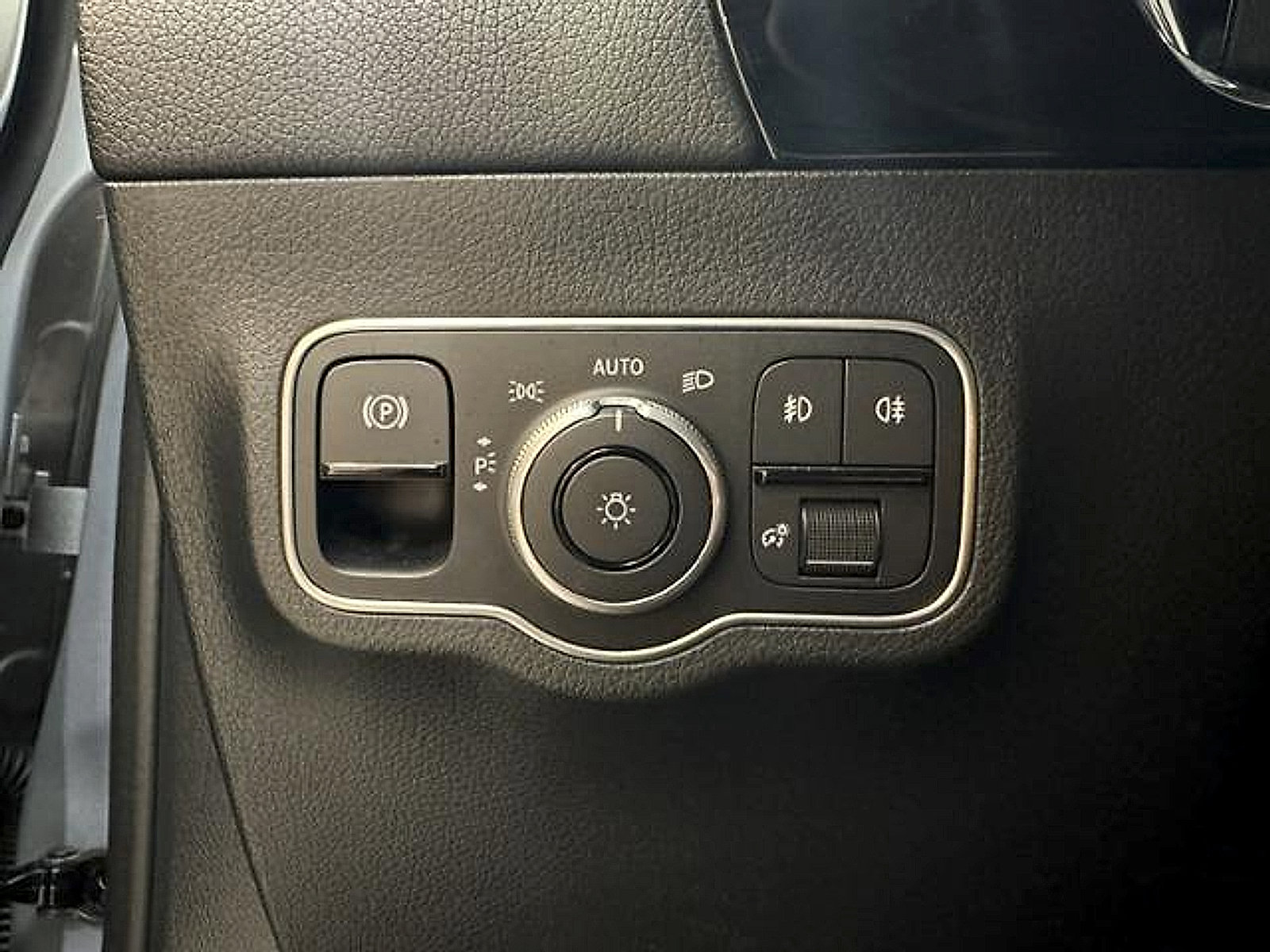 Used 2025 Mercedes-Benz GLA 250 image 23