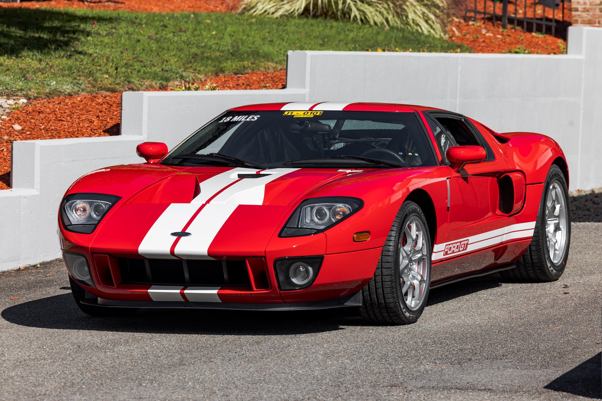 Used 2006 Ford GT RWD image 26