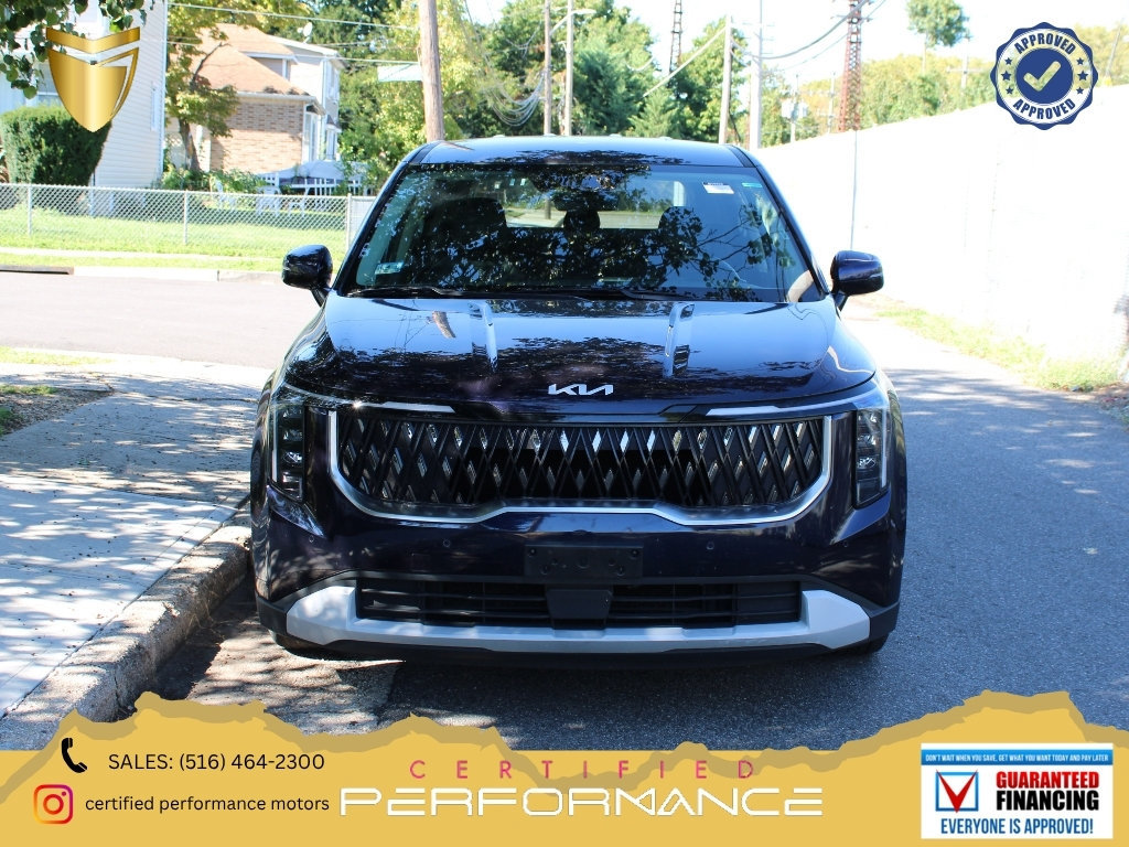 Used 2025 Kia Carnival FWD image 1
