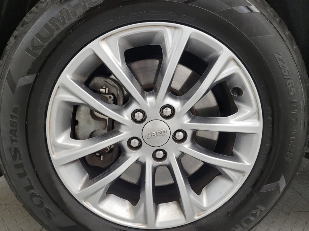 Used 2019 Jeep Cherokee Latitude Plus AWD/4WD image 31