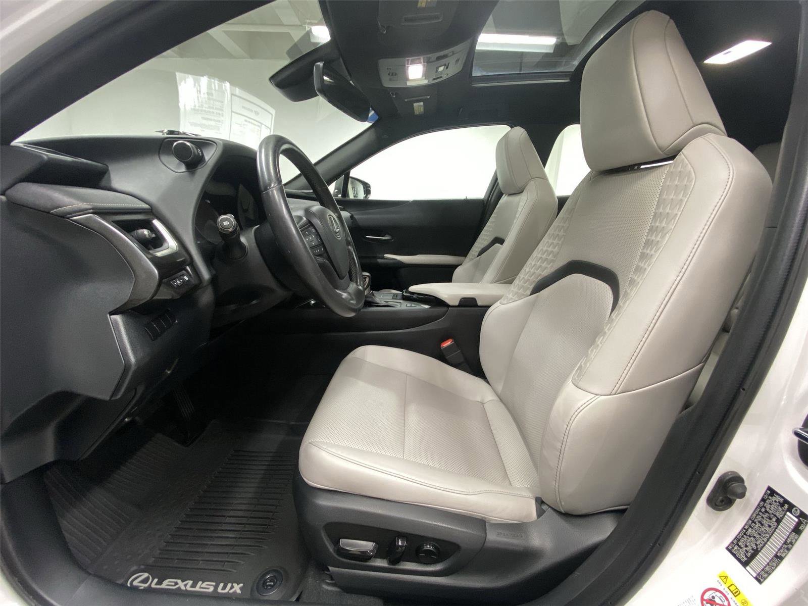 Used 2019 Lexus UX 250h w/ Premium Package AWD/4WD image 17