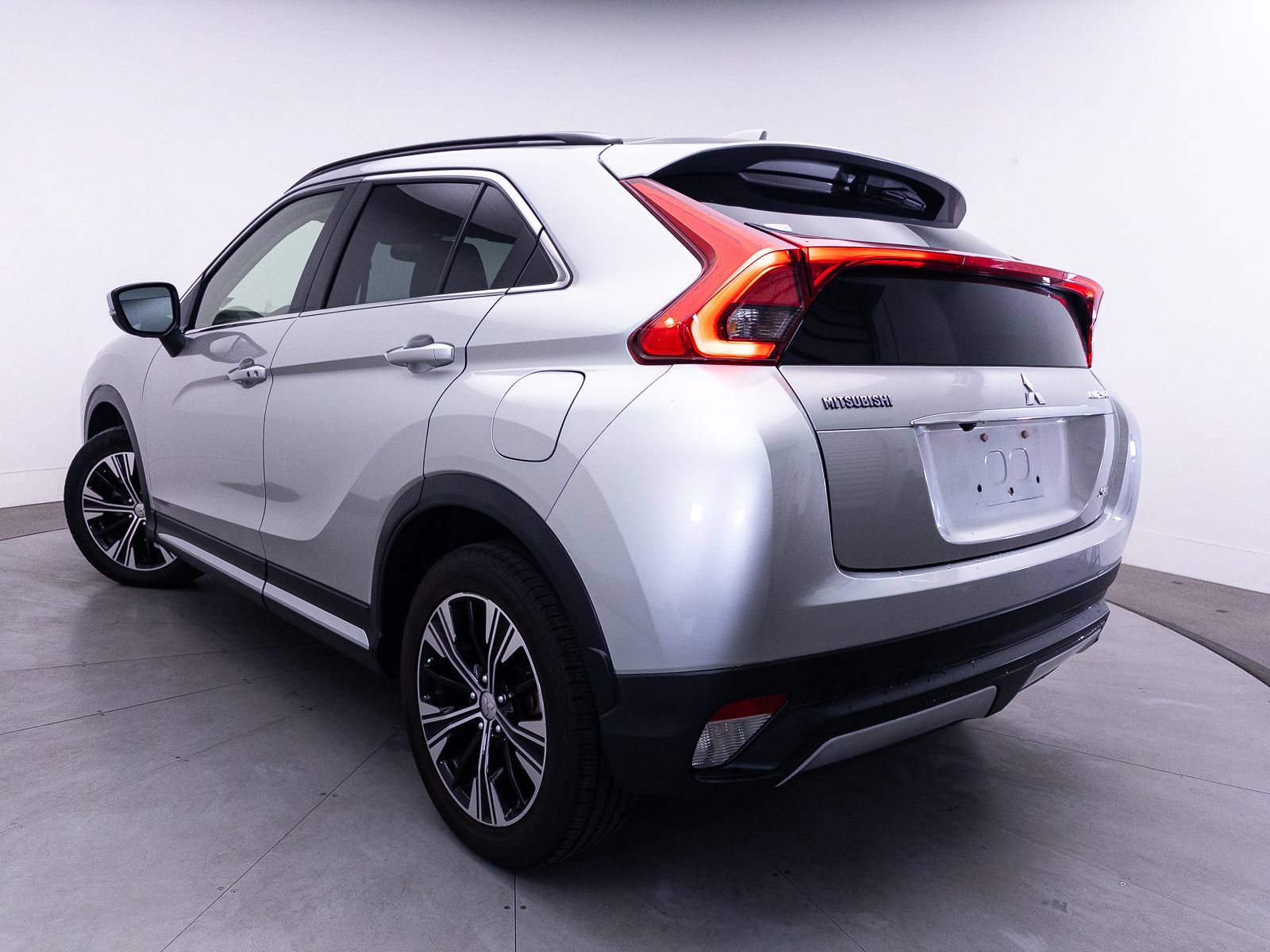 Used 2018 Mitsubishi Eclipse Cross SEL AWD/4WD image 2
