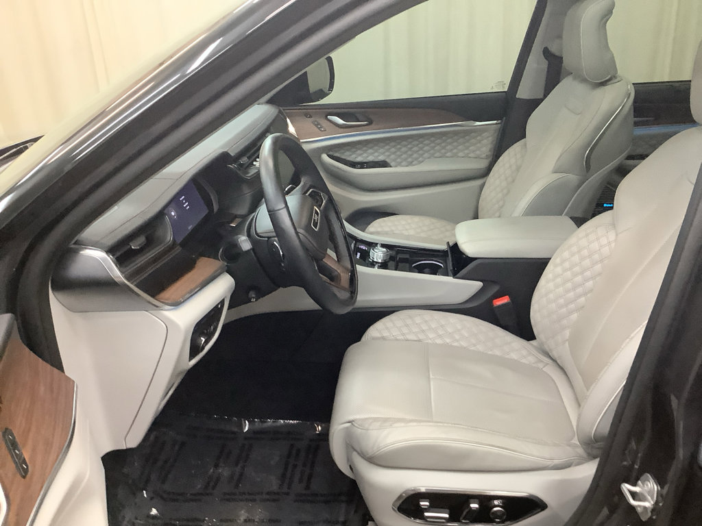 Used 2022 Jeep Grand Cherokee Summit w/ Advanced Protech Group IV AWD/4WD image 15