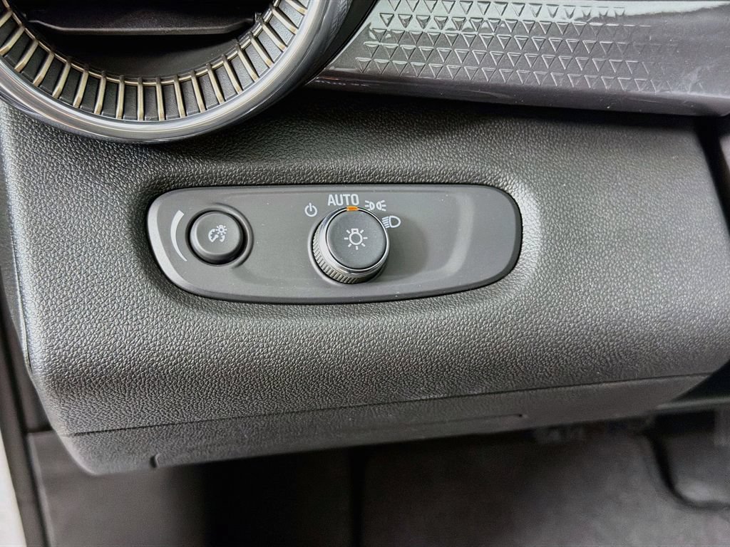 New 2026 Chevrolet Trax ACTIV w/ Driver Confidence Package FWD image 32