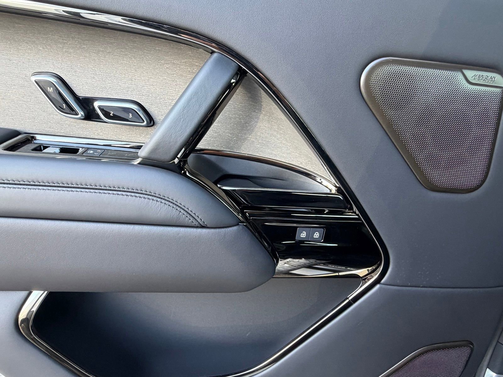 New 2026 Land Rover Range Rover SV image 31