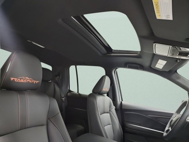 Used 2025 Honda Ridgeline TrailSport image 8