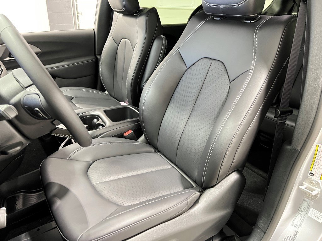 New 2026 Chrysler Voyager LX image 9